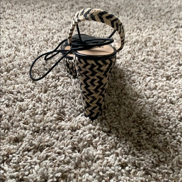 Great wedge shoes perfect for a summer dress! - Picture 3 of 5